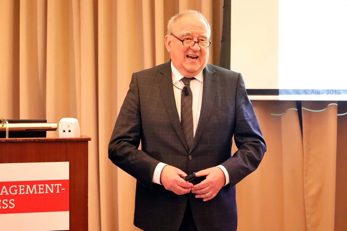 Das zentrale Zukunftselement sei die Ausweitung der pharmazeutischen Dienstleistungen, betonte DAV-Chef Fritz Becker. / Foto: PZ/Alois Mueller