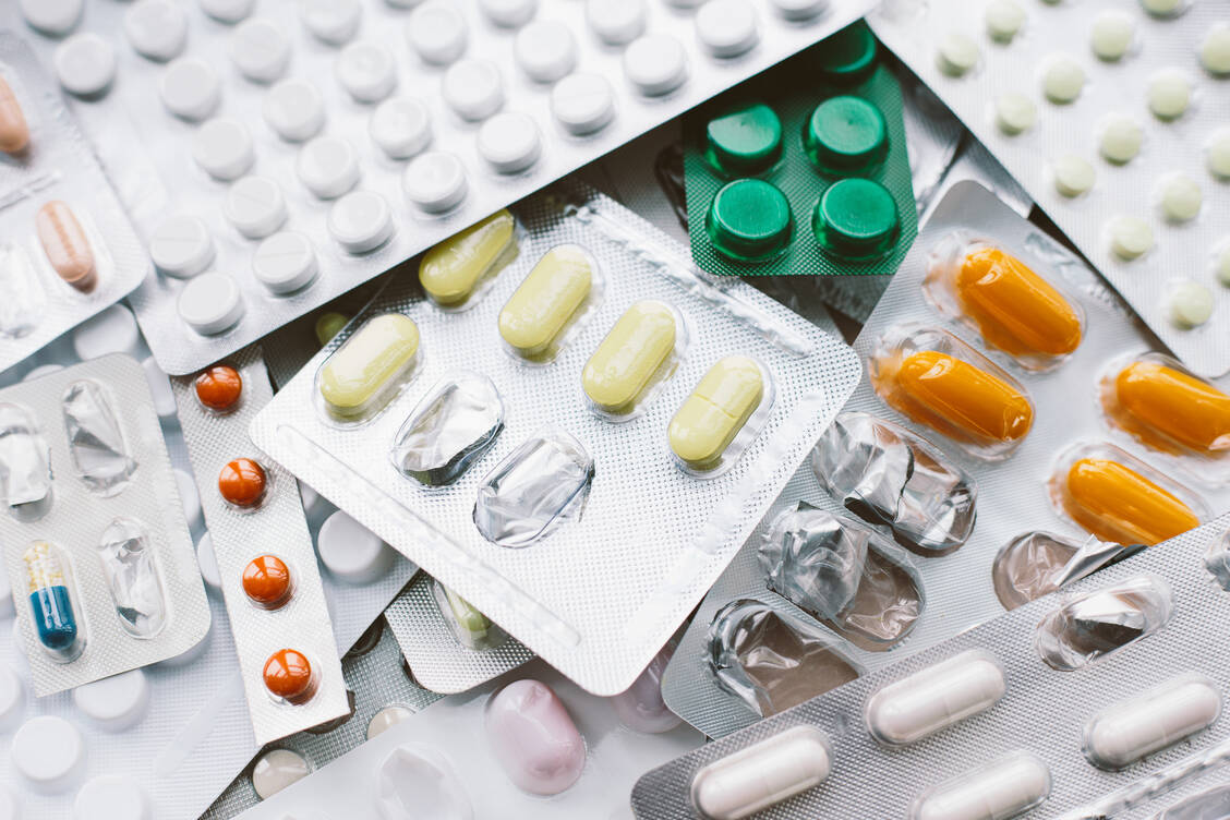 Der Arzneimittelhersteller Abbvie Deutschland sieht durch das GKV-Finanzstabilisierungsgesetz seine Rechte verletzt. / Foto: Getty Images/Iuliia Bondar
