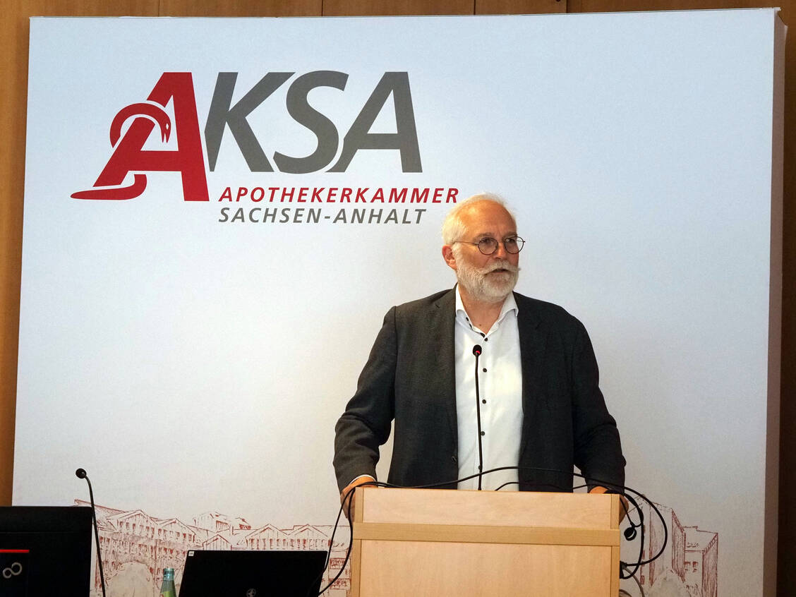 Jens-Andreas Münch bei der Versammlung der Apothekerkammer Sachsen-Anhalt 2025 in Magdeburg. / © AKSA/ Detlef Klauck