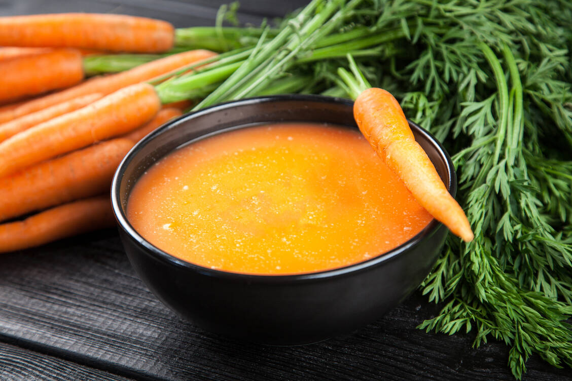 Karotten sind reich an Beta-Carotin, der Vorstufe von Vitamin A. / Foto: Adobe Stock/George Dolgikh