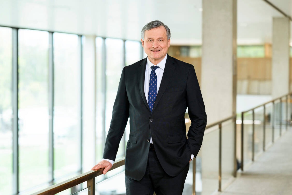 »In einem Drogeriemarkt ist bisher die kompetente Beratung hinsichtlich von Arzneimitteln schlicht unmöglich.«, sagt Hans-Ulrich Rülke,  FDP-Spitzenkandidat in Baden-Württemberg, gegenüber der PZ.  / © FDP Baden-Württemberg