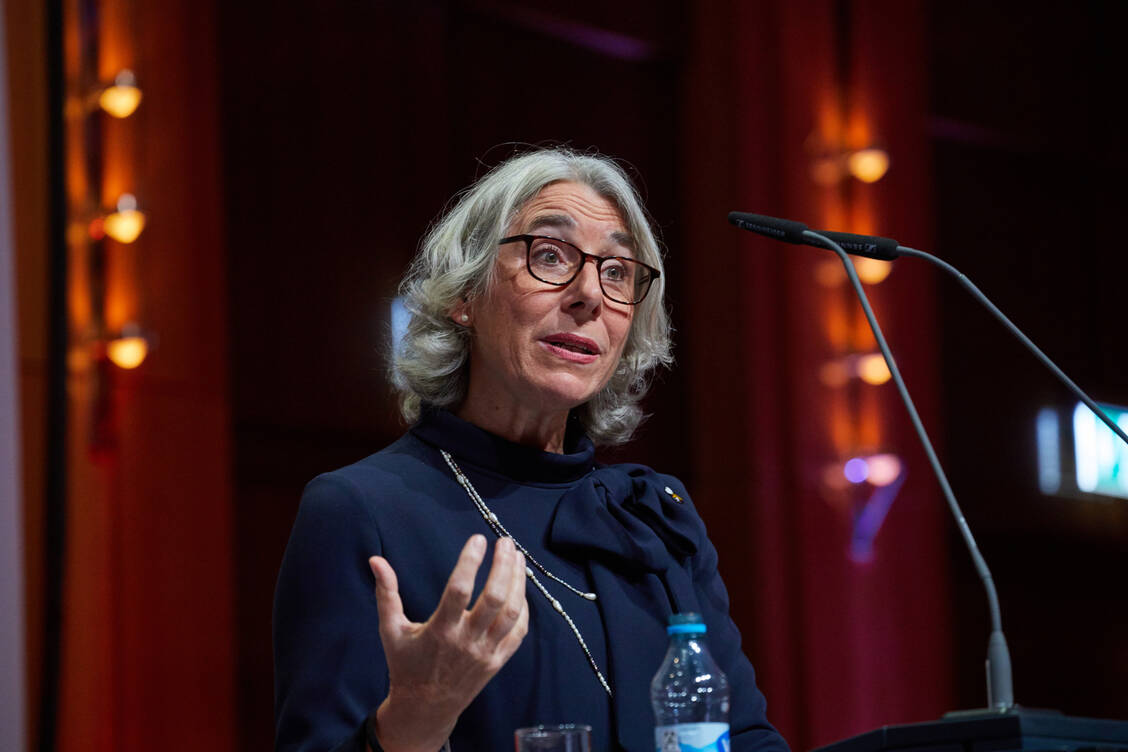 ABDA-Präsidentin Gabriele R. Overwiening kündigt an, dass Apotheken für die Coronavirus-Impfkampagne bereitstünden, wenn sie vom Gesetzgeber aufgefordert werden. / Foto: ABDA/Erik Hinz
