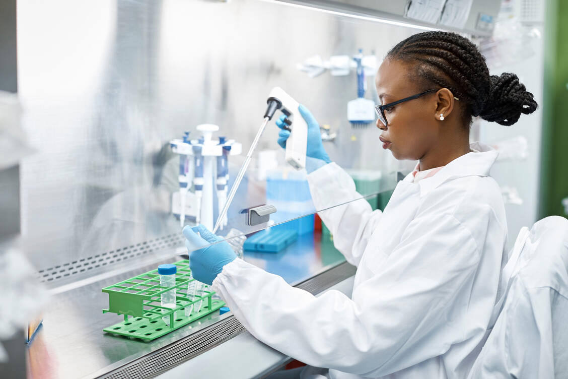 Für die pharmazeutische Industrie gibt es zahlreiche Anreize, auf dem Gebiet der seltenen Erkrankungen zu forschen. / Foto: Getty Images/Morsa Images