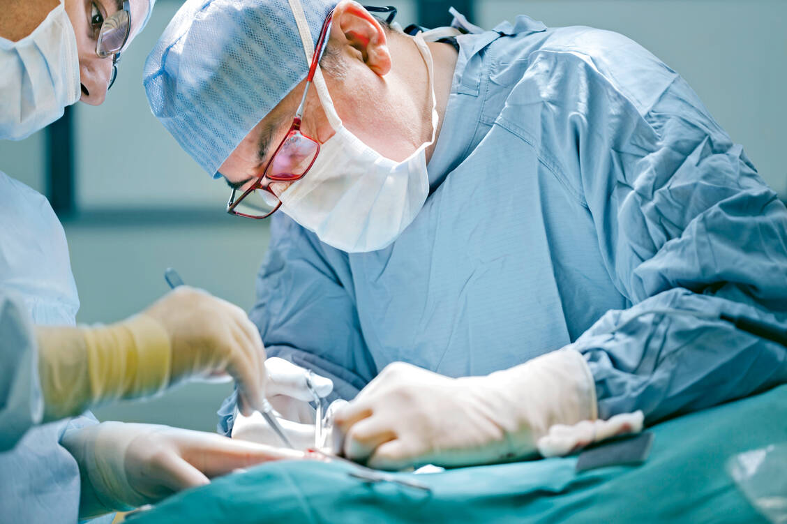 In deutschen Kliniken Narkosemittel der Wahl: Propofol kommt bei jeder Operation zum Einsatz und gilt aufgrund seiner guten Verträglichkeit als praktisch alternativlos. / Foto: iStock/muratkoc