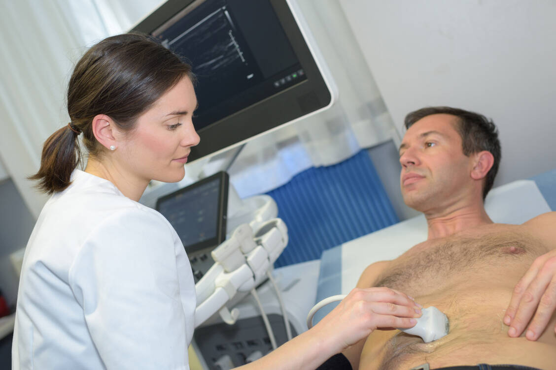 Immer häufiger diagnostizieren Ärzte eine nicht-alkoholische Verfettung der Leber, die inzwischen als häufigste chronische Lebererkrankung gilt. / Foto: Adobe Stock/auremar