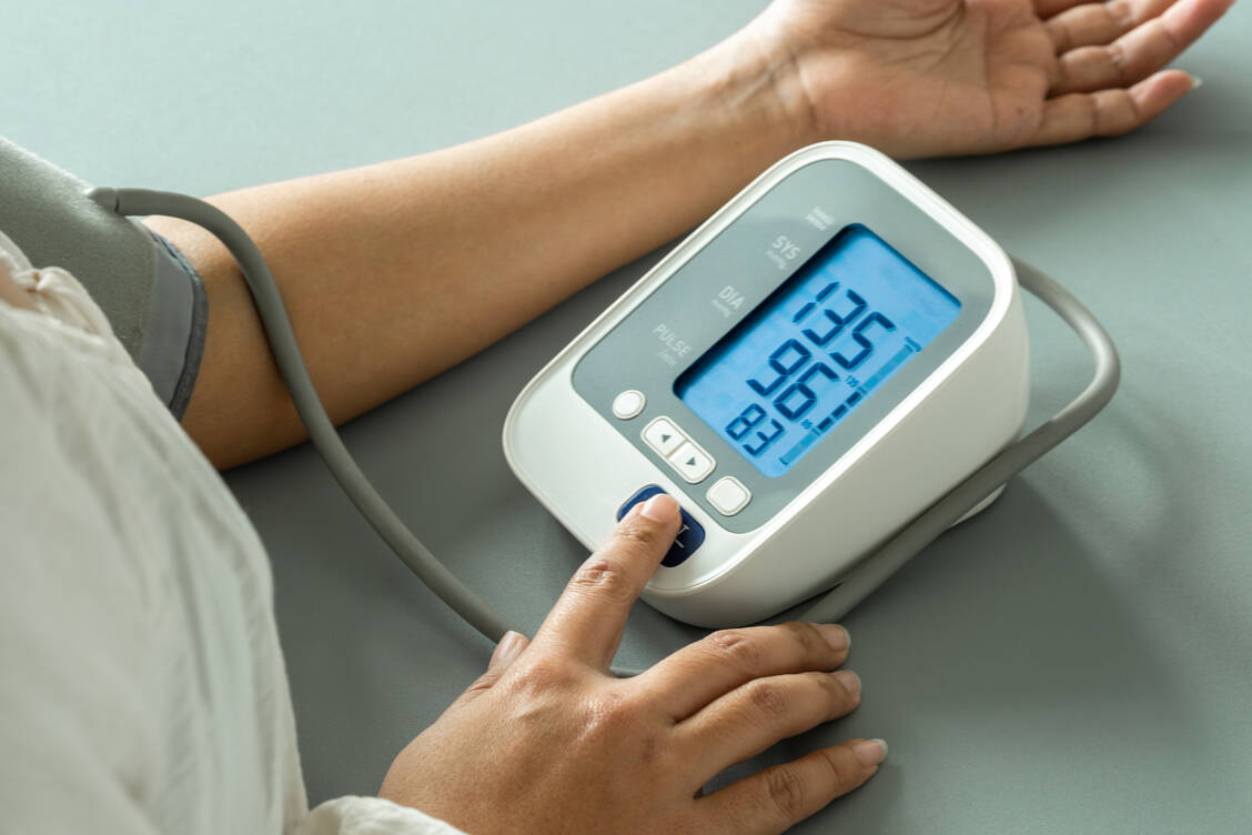 Weniger als 2 mmHg Unterschied ermittelten US-Forschende zwischen verschiedenen Messbedingungen mit unterschiedlicher Lautstärke. / © Getty Images/Ake Ngiamsanguan