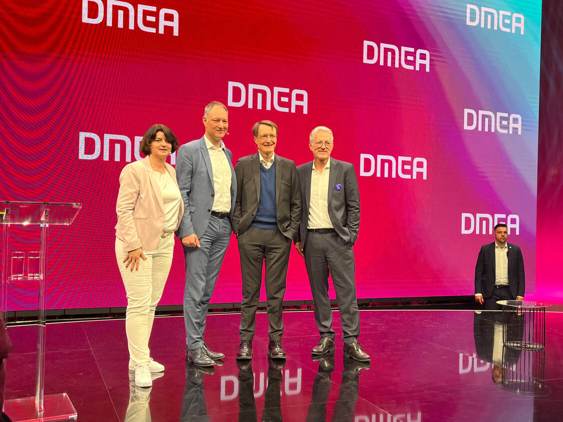 Karl Lauterbach nach seiner Rede bei der DMEA in Berlin.  / © PZ