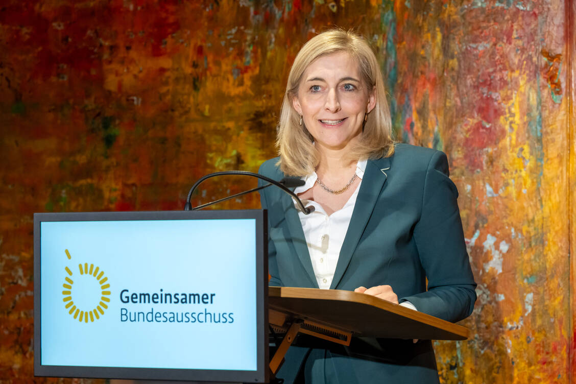 Es sei kein geringer Anspruch, »zu wünschen, dass die Ressourcen auch gut verwendet werden«, sagte Gesundheitsministerin Nina Warken (CDU). / © G-BA / Fotograf Peter Himsel