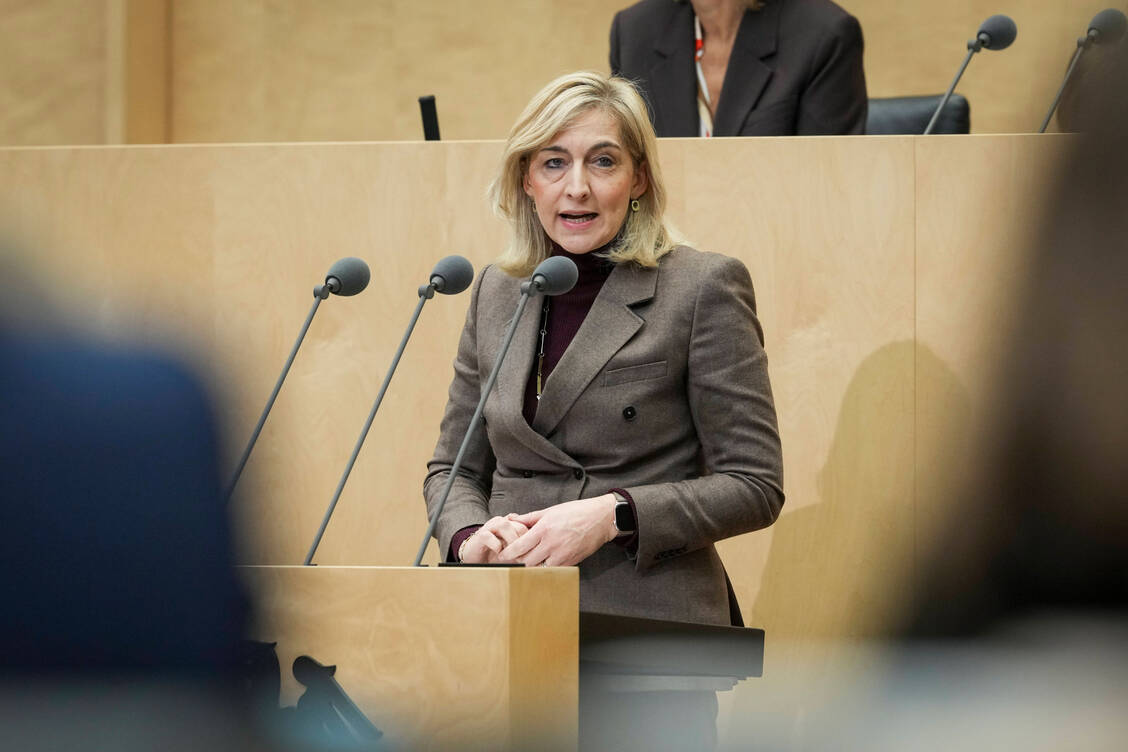 Gesundheitsministerin Nina Warken sprach im Bundesrat.  / © Imago/Political-Moments