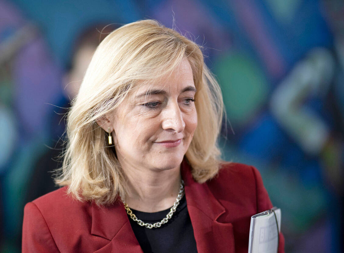 Bundesgesundheitsministerin Nina Warken (CDU) bekommt das Thema Kassenanzahl regelmäßig auf den Tisch. / © Imago/Ipon