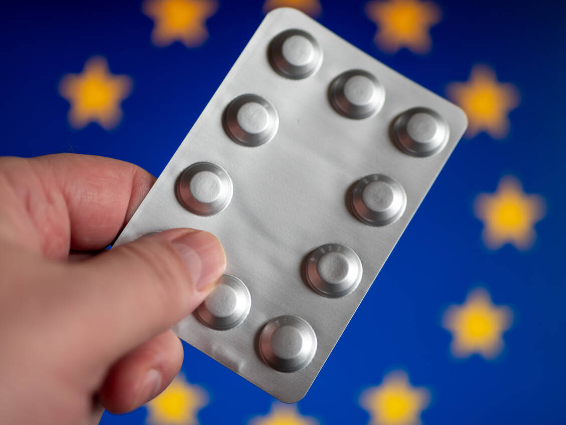 Das geplante EU-Pharmapaket soll die Versorgung mit Arzneimitteln in den europäischen Mitgliedstaaten verbessern sowie die Innovationstätigkeit der Arzneimittelindustrie fördern. / Foto: Adobe Stock/VGV