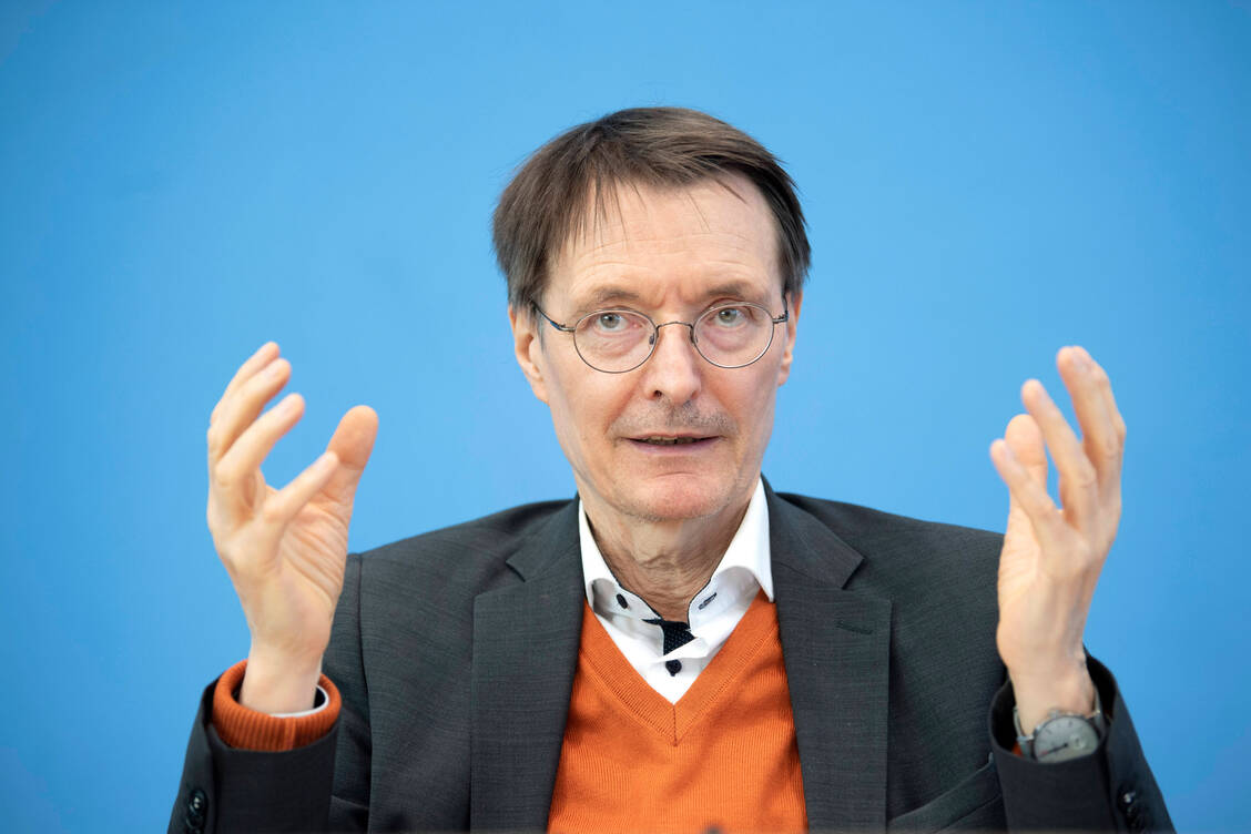 Laut Bundesgesundheitsminister Professor Karl Lauterbach (SPD) sollen Ärzte dafür honoriert werden, dass sie zum Start der neuen elektronischen Patientenakte wichtige bisherige Befunde digitalisieren. / Foto: IMAGO/IPON