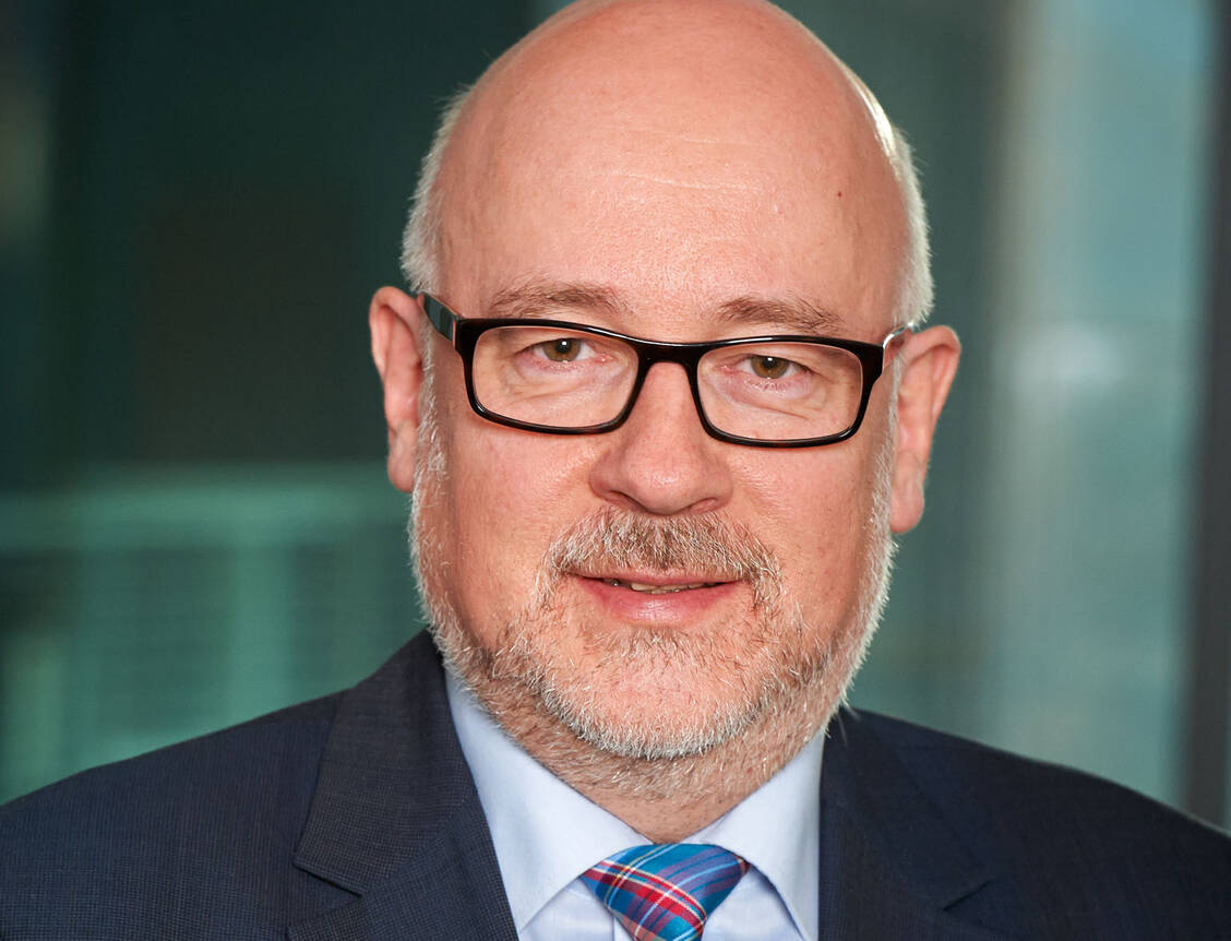 Der Vorsitzende des Virchowbunds, Dirk Heinrich, kündigte weitere Praxisschließungen im neuen Jahr an, wenn die Politik nichts für die niedergelassene Ärztinnen und Ärzte tut. / Foto: SpiFa/Andreas Schoelzel