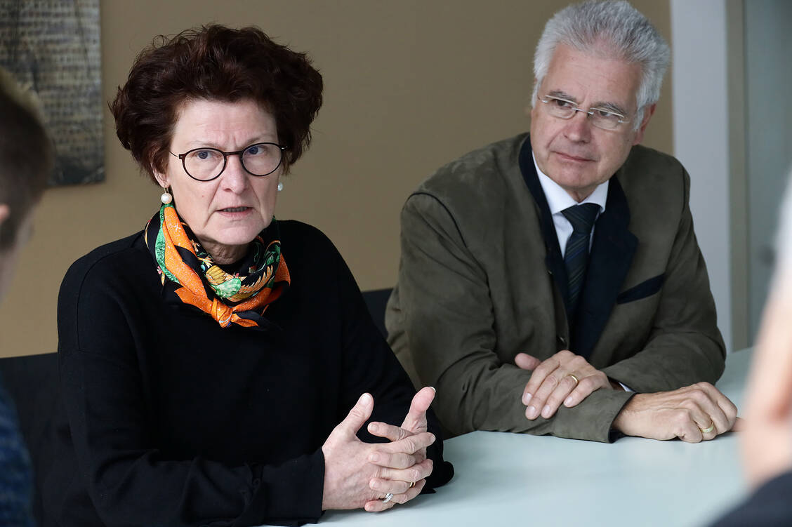 Christiane Eckert-Lill, ABDA-Geschäftsführerin Pharmazie,  und Thomas Benkert, BAK-Vizepräsident, im Gespräch mit der PZ. / Foto: PZ/Alois Müller
