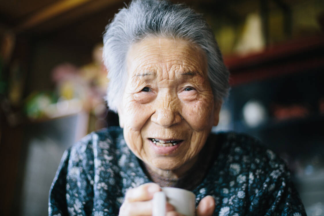 In Japan leben besonders viele über Hundertjährige. Schon lange wird postuliert, dass dies mit der Ernährung zu tun hat. / Foto: Getty Images/Eri Miura
