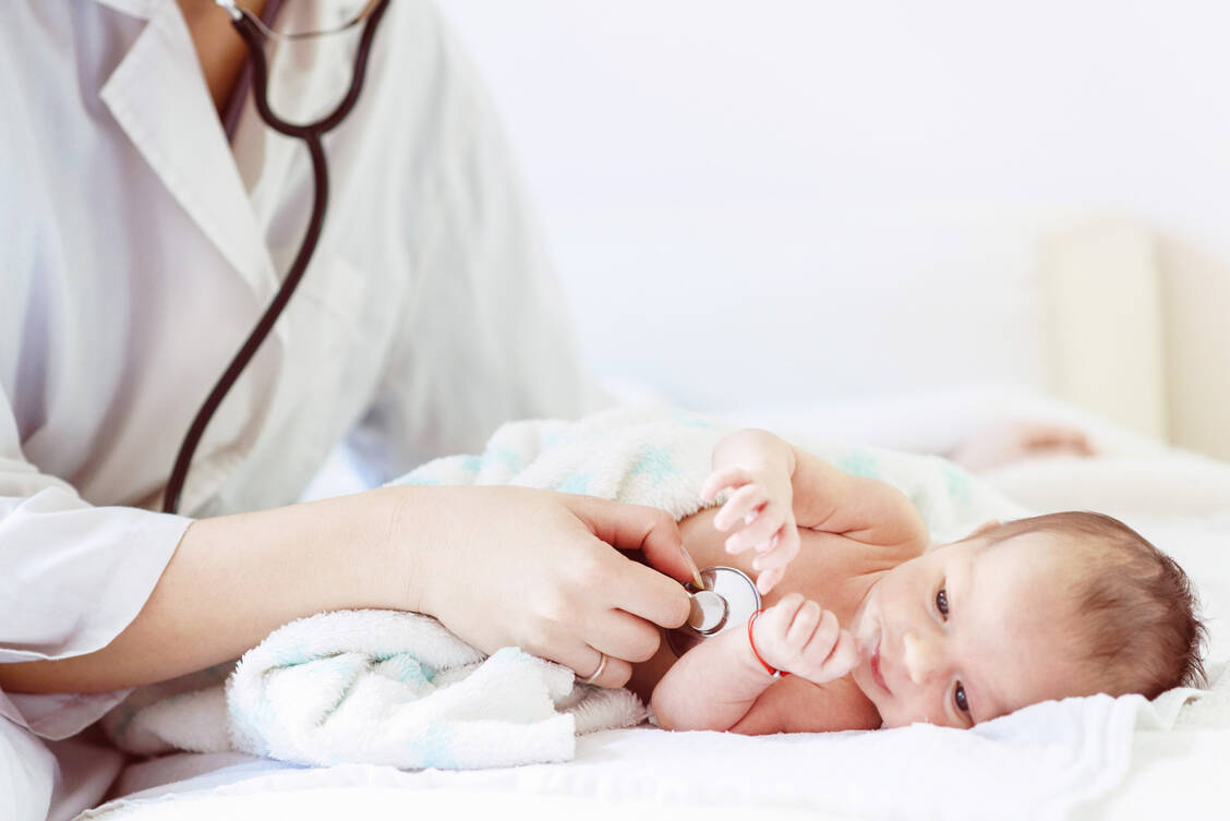 Bisoprololfumarat wird bei Kindern mit Herzinsuffizienz, arterieller Hypertonie oder hypoplastischem Linksherzsyndrom eingesetzt. / © Getty Images/Tijana Zukovic