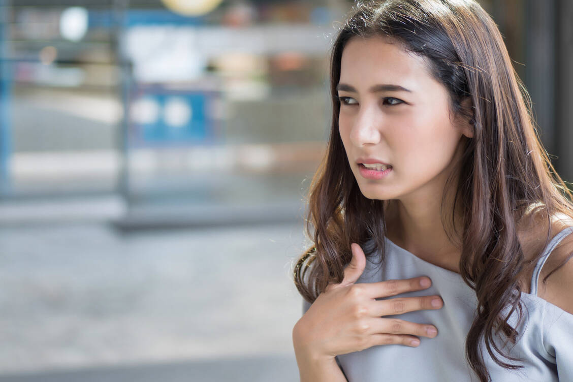 Meist ist bei der impfassoziierten Myokarditis von jungen Männern die Rede – aber in einem Viertel der Fälle sind Frauen betroffen. / Foto: Adobe Stock/9nong