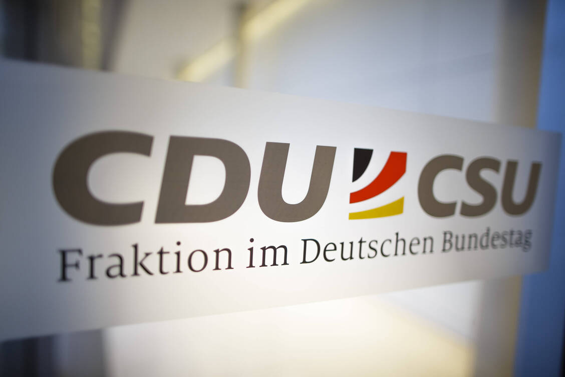 Die Gesundheitsexpertinnen und -experten der Unionsfraktion im Bundestag fordern eine Neuausrichtung in der Corona-Politik. / Foto: imago/photothek
