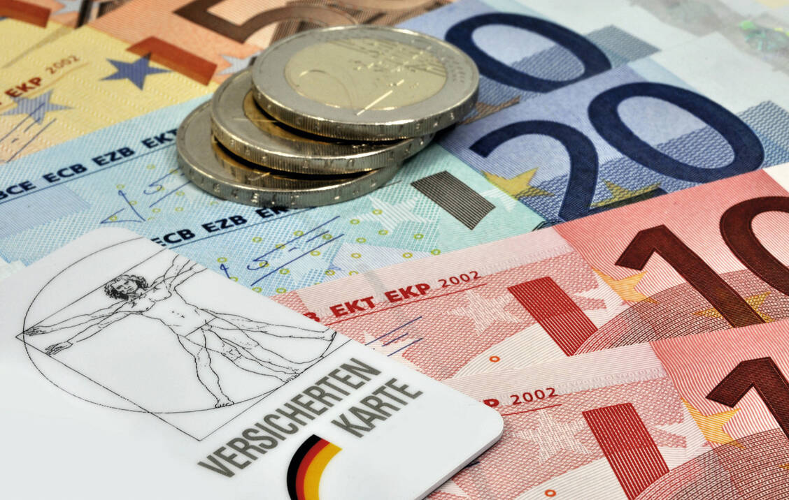 Zum Jahresbeginn haben 54 Krankenkassen ihre Beiträge angehoben. Die Kassen sind verpflichtet, auf ihrer Internetseite oder in der Mitgliederzeitschrift über Änderungen zu informieren. / Foto: Fotolia/Setareh