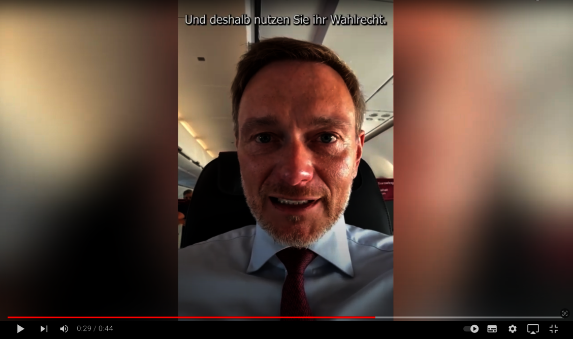 Bundesfinanzminister Christian Lindner ruft die Apothekerinnen und Apotheker zur Kammerwahl auf – aus dem Linienflug Düsseldorf-Berlin. / Foto: AKNR