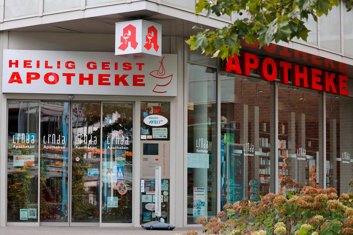 De Apotheker kämpft per einstweiliger Verfügung für die Wiedereröffnung seiner drei Apotheken in Köln / Foto: picture alliance/Oliver Berg
