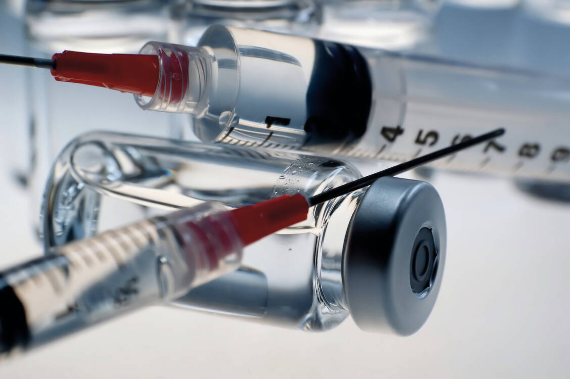 In Australien wurden jetzt die ersten Probanden mit einem Vakzinekandidaten des US-Unternehmens Novavax gegen SARS-CoV-2 geimpft. / Foto: Fotolia/Thomas Brugger