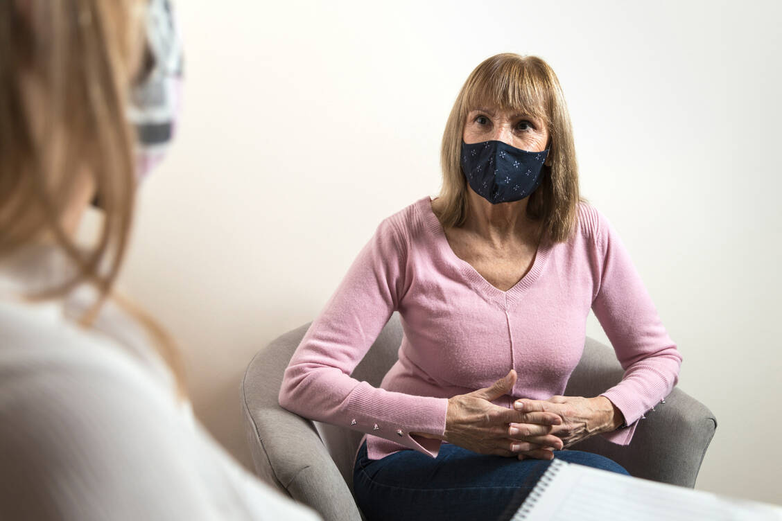 Psychoonkologen oder Verhaltenstherapeuten können bei der Krankheitsbewältigung helfen. Dies gilt natürlich auch in Corona-Zeiten. / Foto: Adobe Stock/Alex Ruhl