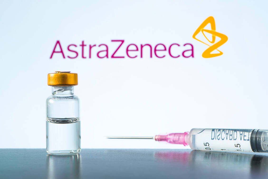 AZD7442 besteht aus zwei lang wirksamen Antikörpern, die einmalig verteilt auf zwei Spritzen in den Muskel appliziert werden. / Foto: Adobe Stock/diy13