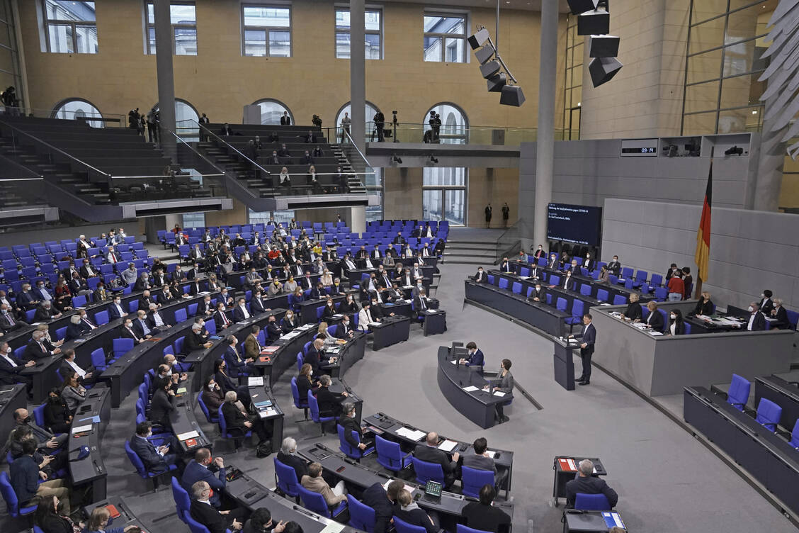 Am heutigen Freitag haben sich SPD, Grüne und FDP unter anderem dafür entschieden, Apotheker mit in den Kreis der Impfberechtigten aufzunehmen. / Foto: picture alliance / Flashpic | Jens Krick