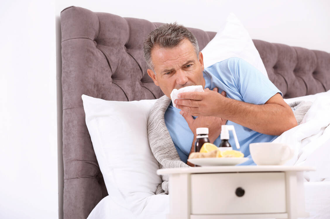 Banale Erkältung, Influenza oder Pneumonie? Die Symptome können erste Hinweise geben. / Foto: Shutterstock/New Africa