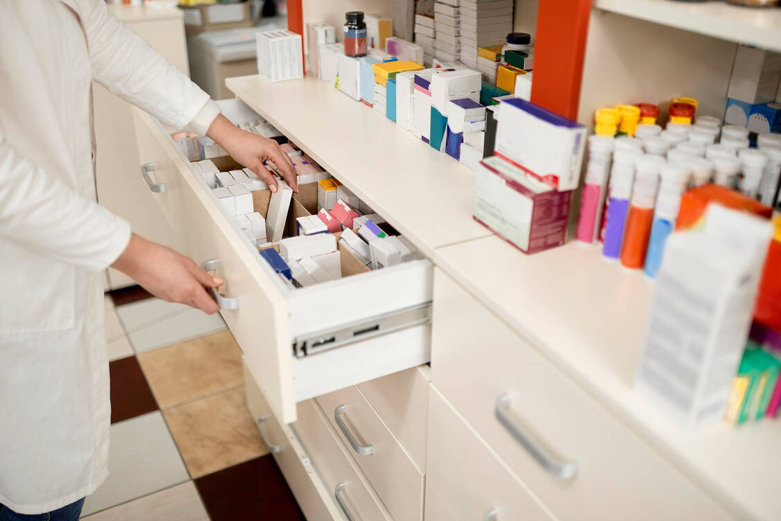Um zukunftsfähig zu bleiben, müssen Apotheken ihre Bedarfe und Abläufe laut der Wissenschaftler möglichst effizient organisieren.  / Foto: picture alliance / Westend61