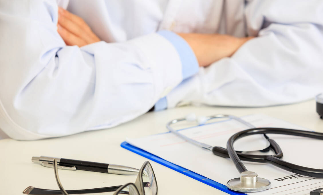 Warnt der Hessische Hausärzteverband die Patienten derzeit vor den neuen pharmazeutischen Dienstleistungen? / Foto: imago images/rawf8