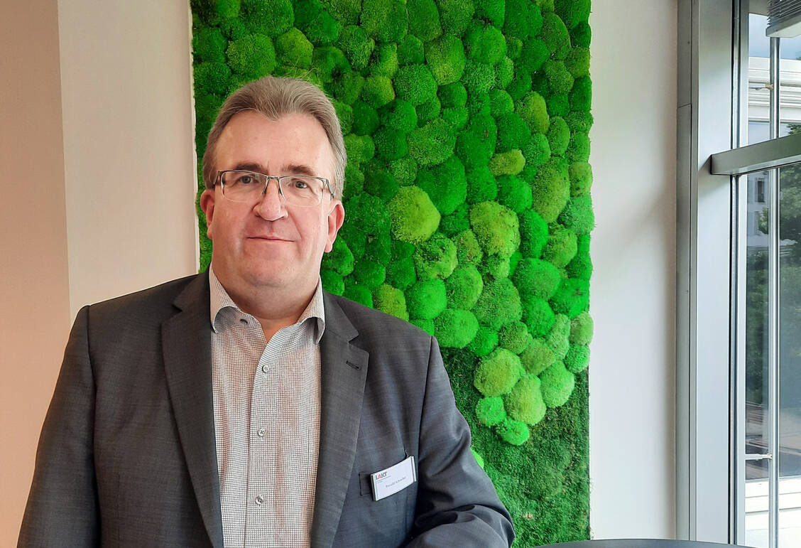 Die Probleme der Apothekerschaft werden inzwischen verstärkt öffentlich wahrgenommen. Das stimmt Ronald Schreiber, Präsident der Landesapothekerkammer Thüringen, »verhalten optimistisch«.  / © PZ/Christina Hohmann-Jeddi