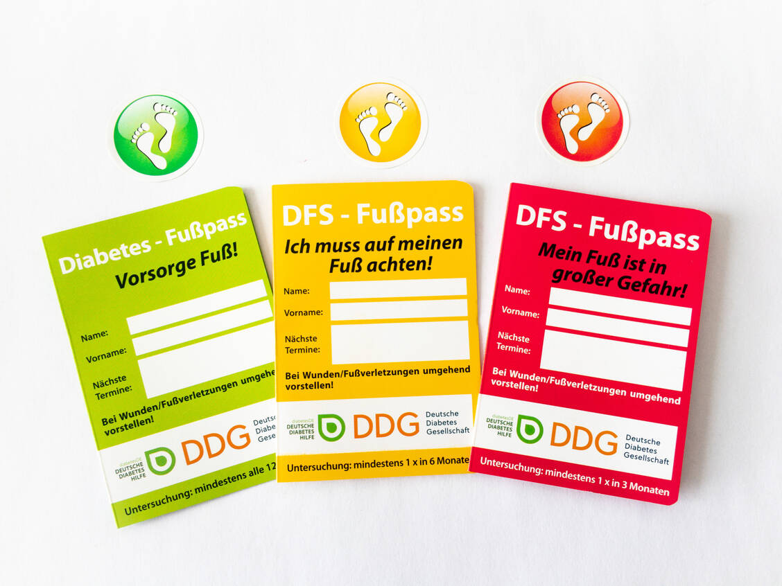 Den neuen Fußpass für Diabetes-Patienten gibt es in drei Varianten – je nach Risikoprofil des Patienten.  / Foto: Foto: DDG