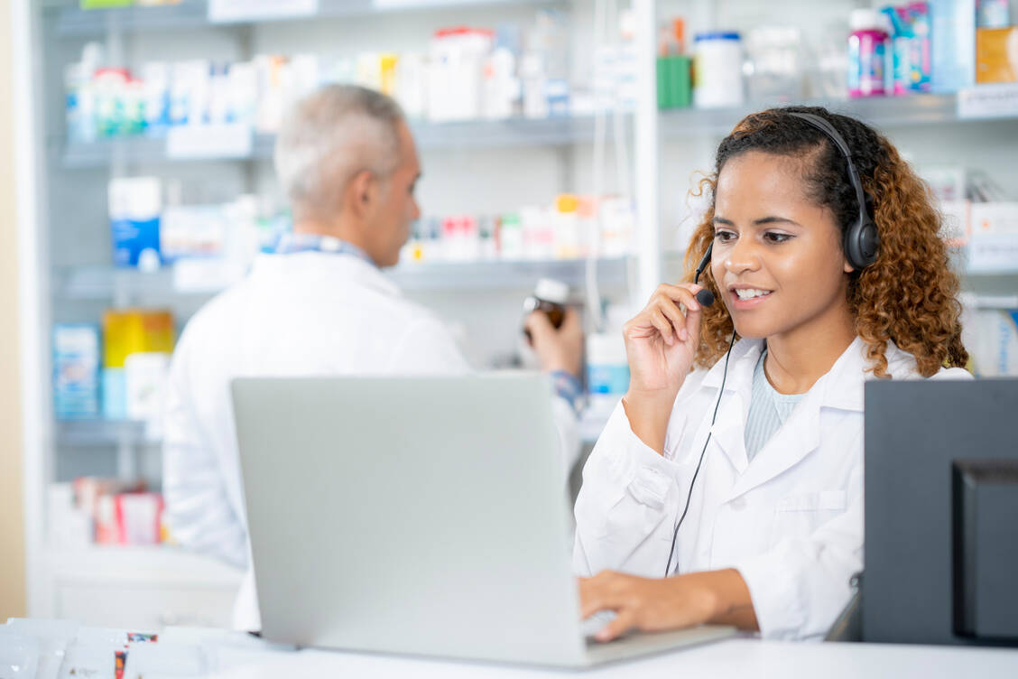 Die Terminvereinbarung mit Patienten kann jedes Teammitglied übernehmen. / Foto: Getty Images/Virojt Changyencham