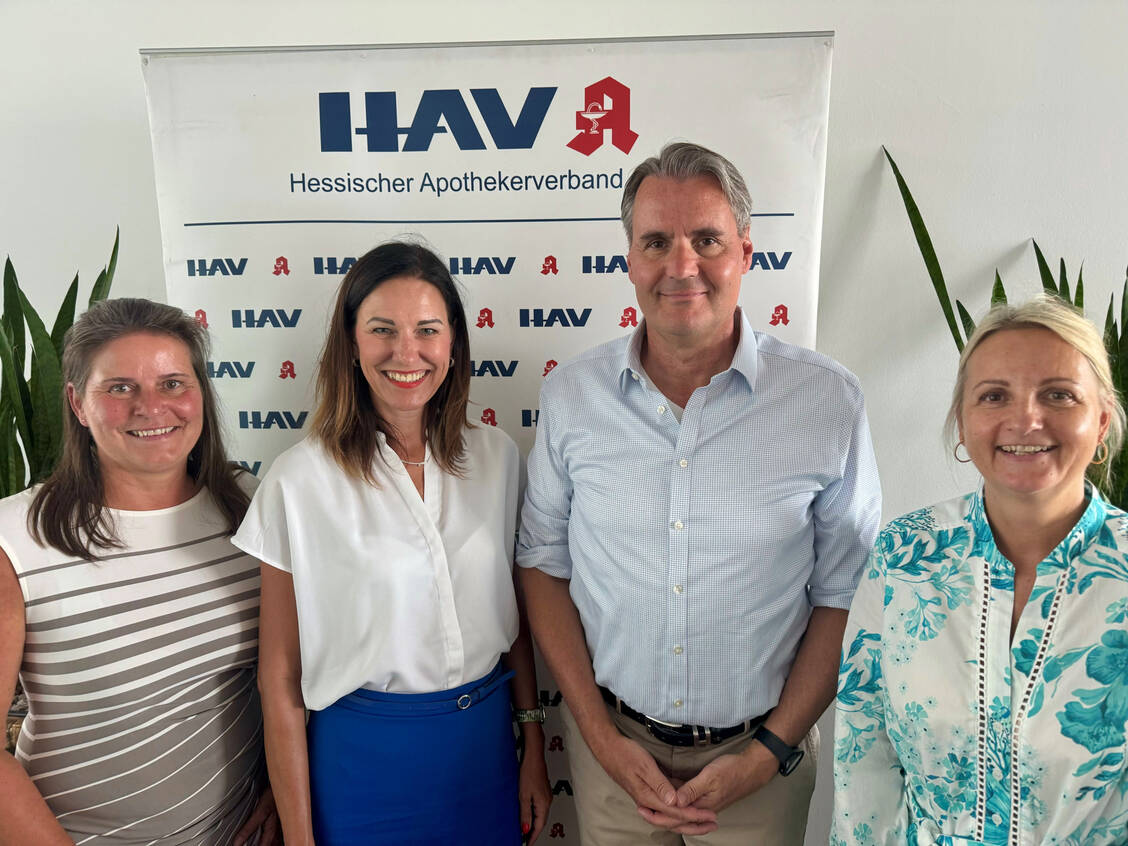Die Spitzen des Hessischen Apothekerverbands (HAV) und des Bundesverbands der PTA (BVpta) trafen sich am 25. Juli zum Austausch: (von links) Bettina Schwarz (Geschäftsführerin BVpta), Anja Zierath (Vorsitzende BVpta), Holger Seyfarth (Vorsitzender HAV) und Berit Gritzka (Geschäftsführerin HAV). / Foto: HAV