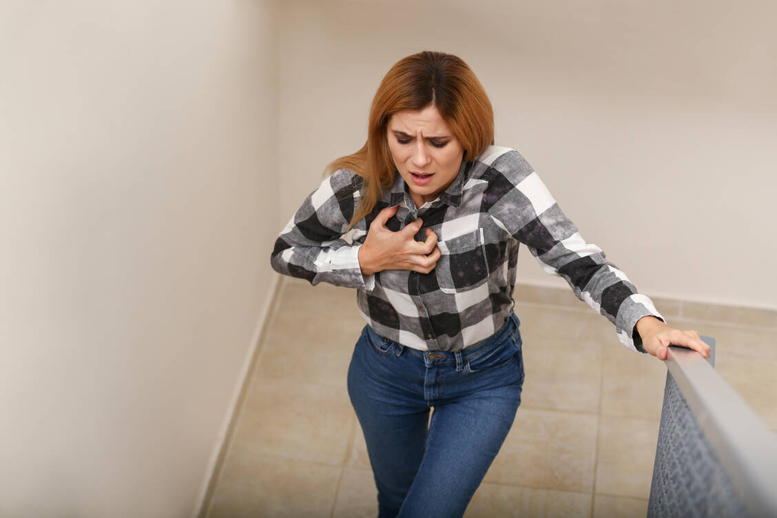 Atemnot, insbesondere unter Belastung, ist oft das erste Symptom einer pulmonalen arteriellen Hypertonie. / Foto: Adobe Stock/Pixel-Shot