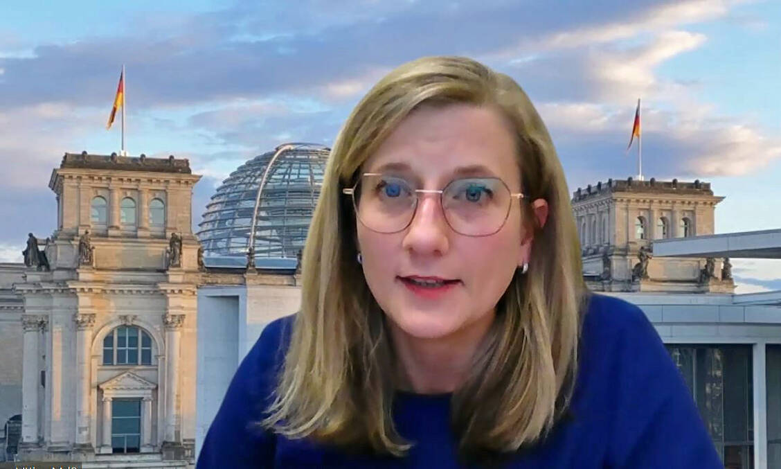 Wichtige apothekerliche Leistungen wie Rezeptur und Betäubungsmittelabgabe würden in »Apotheken ohne Apotheker« wegfallen, kritisierte die FDP-Abgeordnete Kristine Lütke beim AByou-Talk. / © Screenshot: PZ