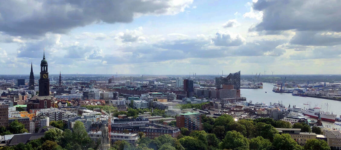Hamburg hat nun eine neue Notdienstordnung, die für alle knapp 400 Apotheken der Hansestadt gilt. / Foto: PZ/Christiane Berg