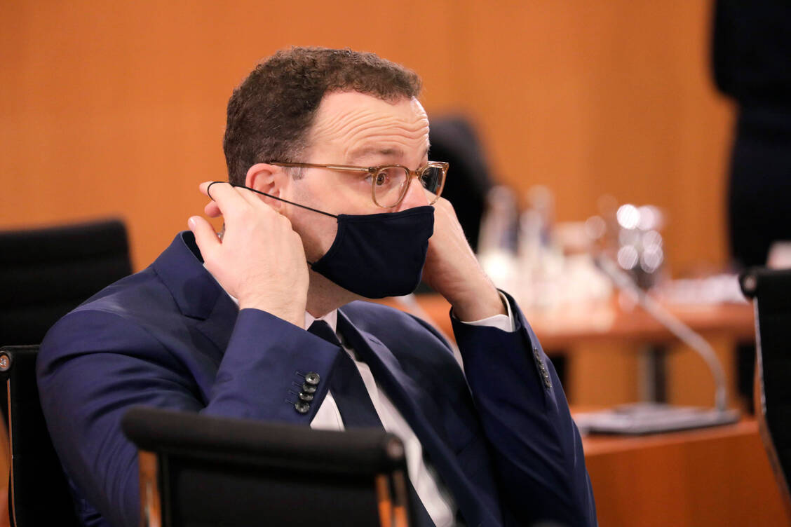 Noch am Mittwochvormittag hatte Jens Spahn an der Kabinettssitzung teilgenommen. Kurz darauf wurde er positiv auf das Coronavirus getestet.  / Foto: Imago images/Jens Schicke