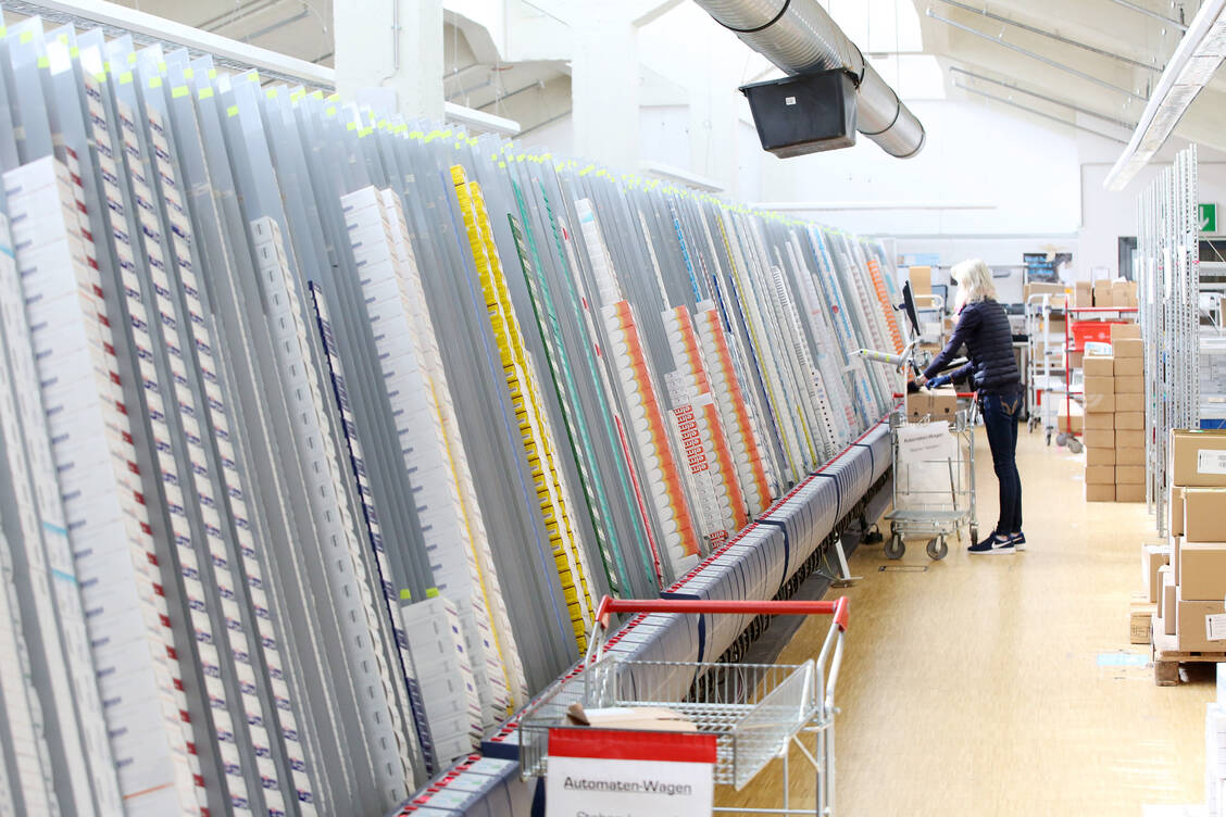 Seitdem das Apotheken-Stärkungsgesetz gilt, bieten die beiden großen EU-Versender keine Rx-Rabatte im GKV-Bereich mehr an. / Foto: picture alliance / Bodo Marks/dpa