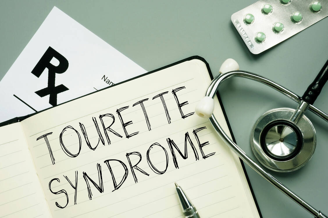 Das Tourette-Syndrom ist eine chronische neuropsychiatrische Erkrankung, die meist bereits im Kindesalter beginnt. / © GettyImages/	Andrii Dodonov