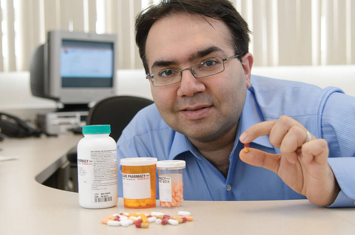 Studienleiter Professor Dr. Mahyar Etminan und sein Team haben festgestellt, dass die Einnahme von Fluorchinolonen mit einem erhöhten Risiko für Herzklappenschäden assoziiert ist. / Foto: University of British Columbia