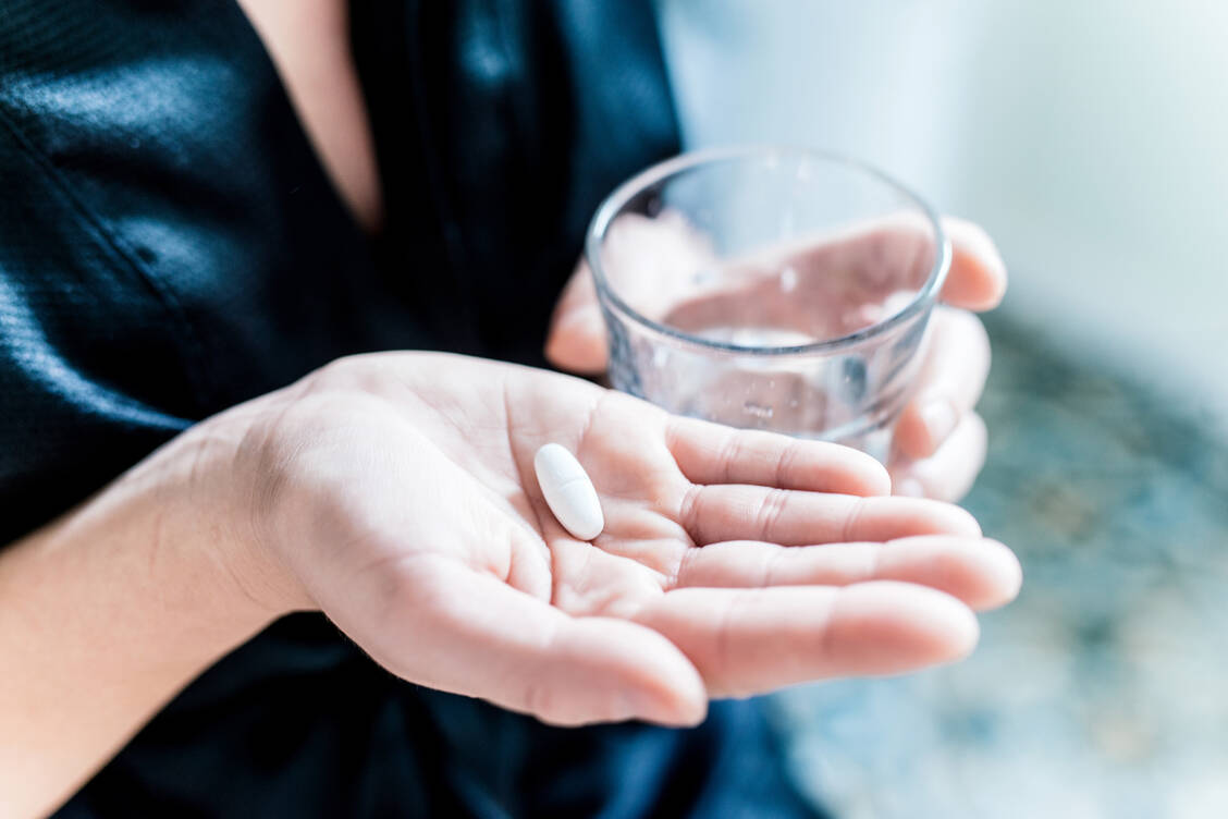 Die Einnahme von oralen Antitumortherapeutika erfordert ein hohes Maß an Eigenverantwortung. / © Getty Images/Guido Mieth