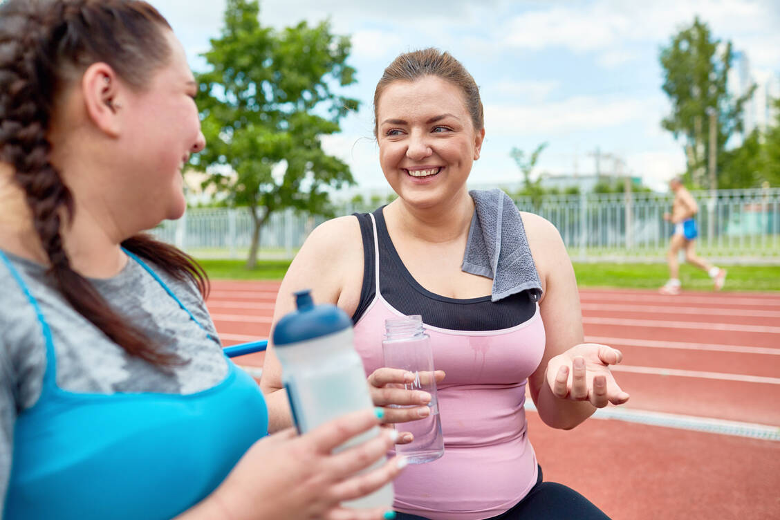 Mit Sport und niedrigkalorischer Diät können junge Patientinnen und Patienten mit Diabetes Typ 2 die Blutzuckerwerte wieder in den Griff bekommen, zeigt eine aktuelle Studie. / © Adobe Stock/pressmaster