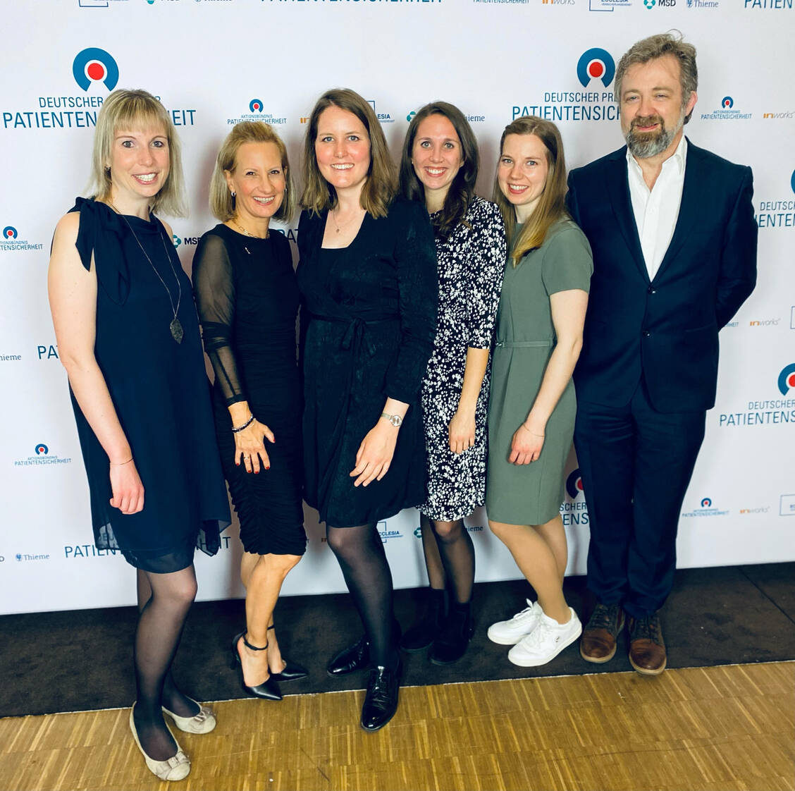 Haben die Nierenfunktion immer im Blick: »Renal Pharmacists« wie Jana Rudolph (Klinikum Glauchau), Ina Richling (Katholische Kliniken im Märkischen Kreis), Ann-Christin Gerke und Katrin Bayerlein (Klinikum Starnberg), Larissa Albus und Andreas von Ameln Mayerhoffer (Klinikum Südwest). / Foto: privat
