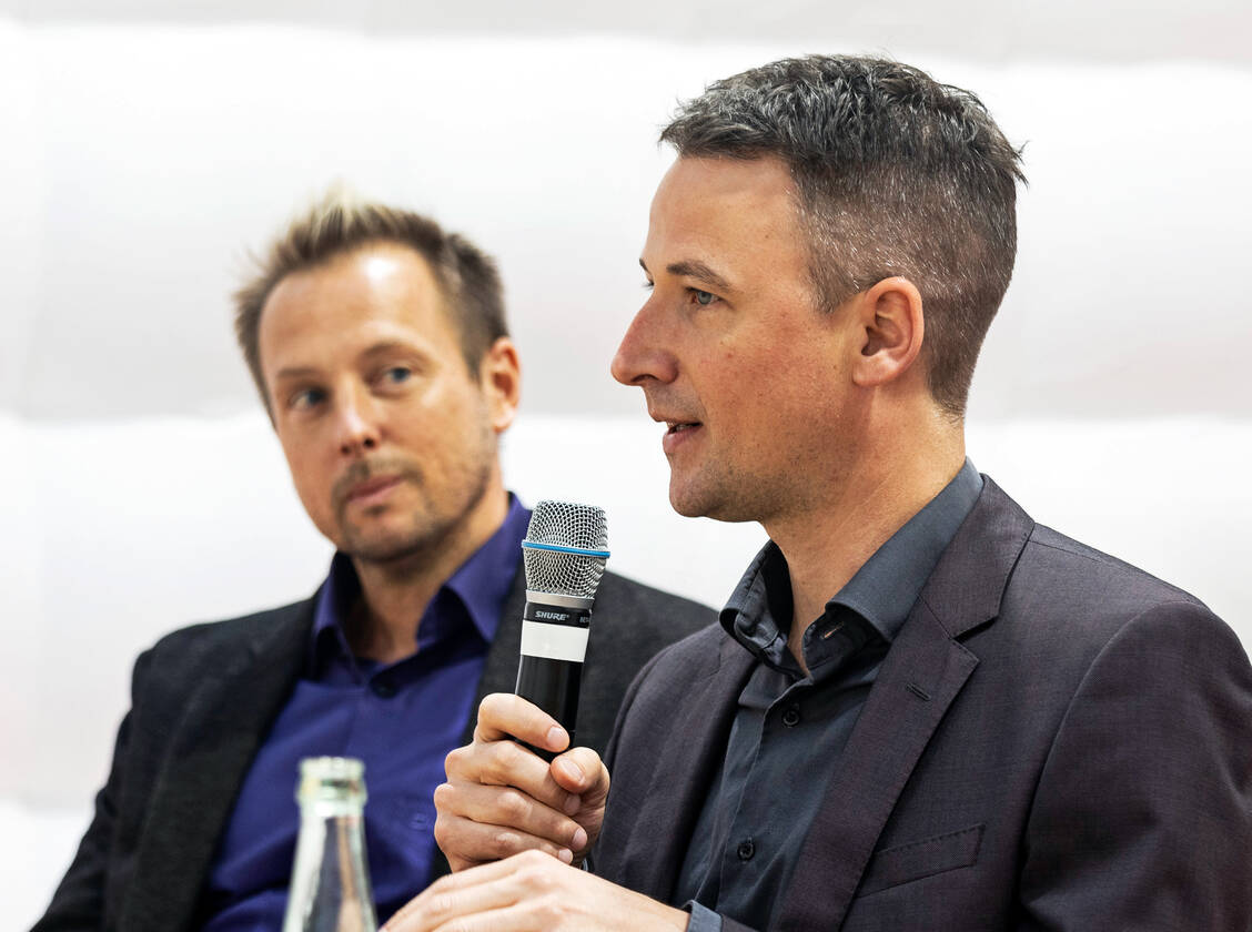 Die PZ-Chefredakteure Sven Siebenand und Alexander Müller haken bei aktuellen Themen nach. / Foto: Avoxa/Expopharm
