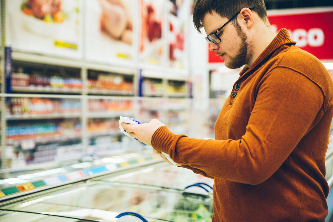 In Deutschland kommen immer häufiger Fertiggerichte auf den Teller. Auch sie müssten gesünder werden, um die Diabetes-Neuerkrankungsrate zu senken. / Foto: Adobe Stock/phpetrunina14