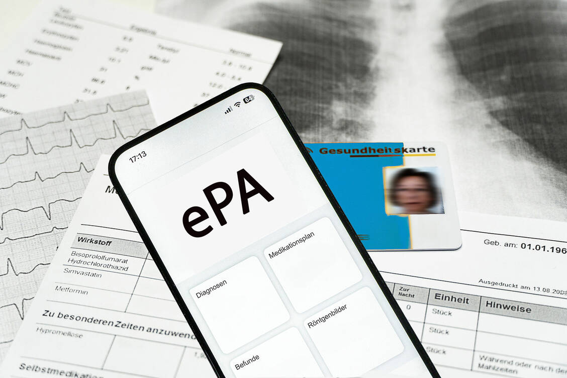 Die Einführung der EPA ist mit massiven Sicherheitsbedenken gestartet. Nur wenige Tage nach dem Rollout gibt es Forderungen nach einem Moratorium. / © Adobe Stock/Andrea Gaitanides