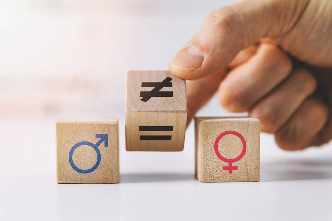Männer erkranken häufiger an Krebs und auch die krebsbedingte Sterblichkeit ist bei Männern höher als bei Frauen. Dafür scheinen verschiedene genetische Faktoren, aber auch geschlechtstypische Verhaltensweisen verantwortlich zu sein. / Foto: Getty Images/ronstik